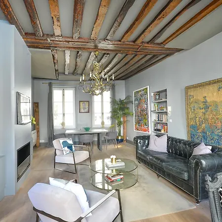 Luxurious 2bdrm 2 Ba In The Heart Of Le Marais Apartment